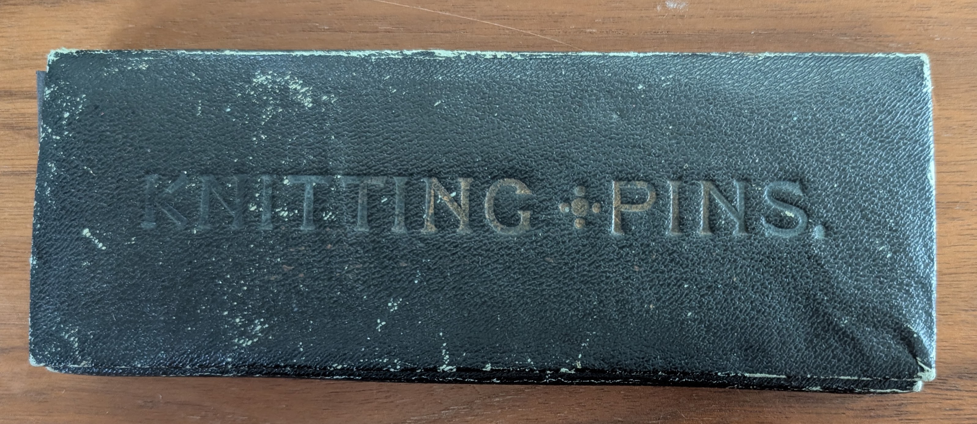 knitting pin case outside